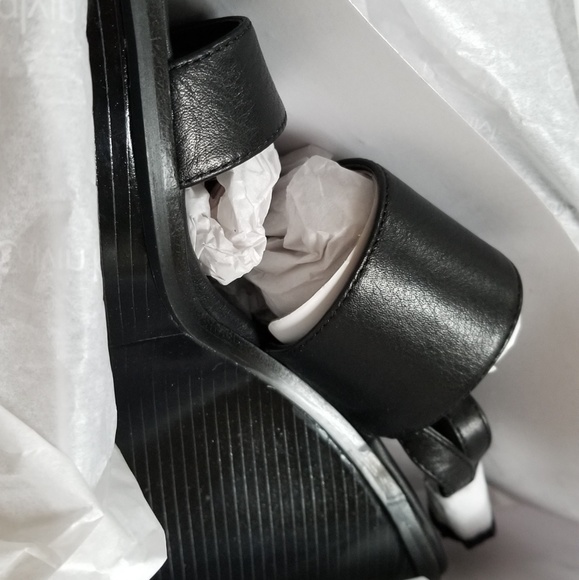 Shoes - Picture 4 of 4